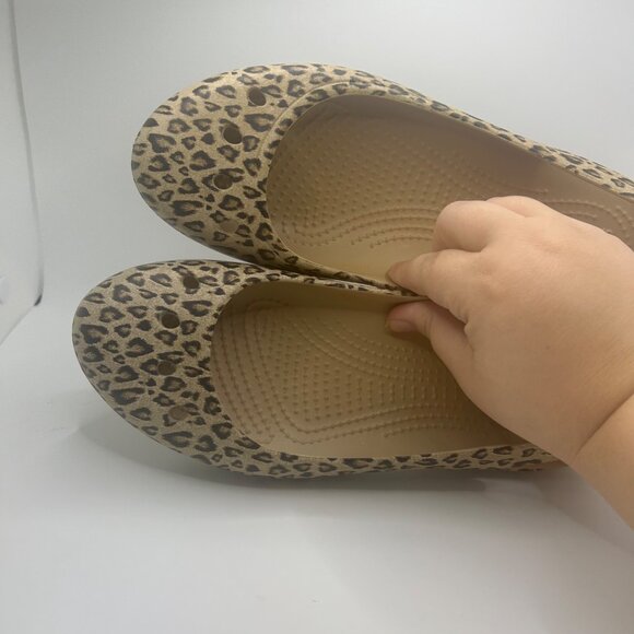 Leopard Print Crocs Womens Ballet Flats W9 Lightweight Slip-On Shoes - Picture 4 of 7